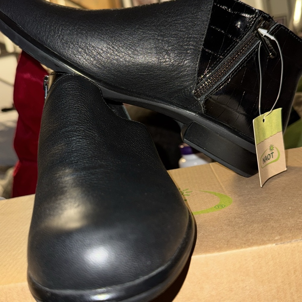 Naot Bayamo Leather Booties ๐ - Picture 4 of 9